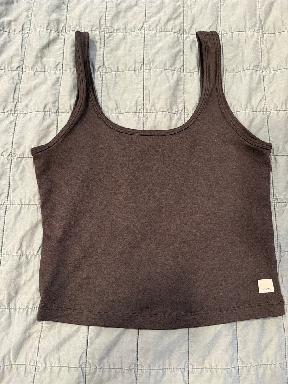 Vuori Halo Performance Scoop Neck Crop Tank